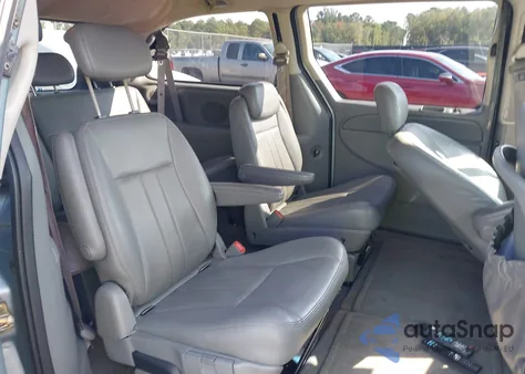 2005 Dodge Grand Caravan Sxt z USA, uszkodzony, nr VIN 2D8GP44L25R565788